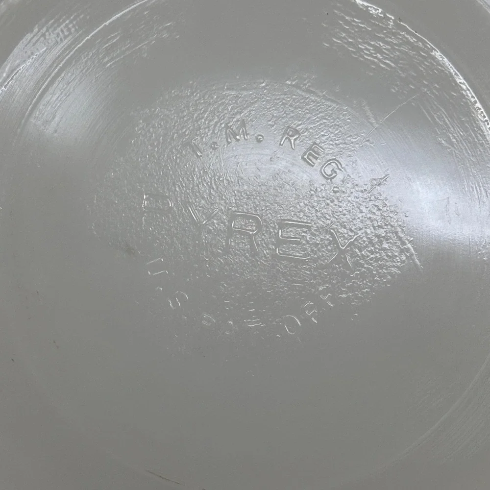 Unnumbered First Edition Vintage Pyrex Yellow Mixing Bowl 4 Qt. Bowl 404